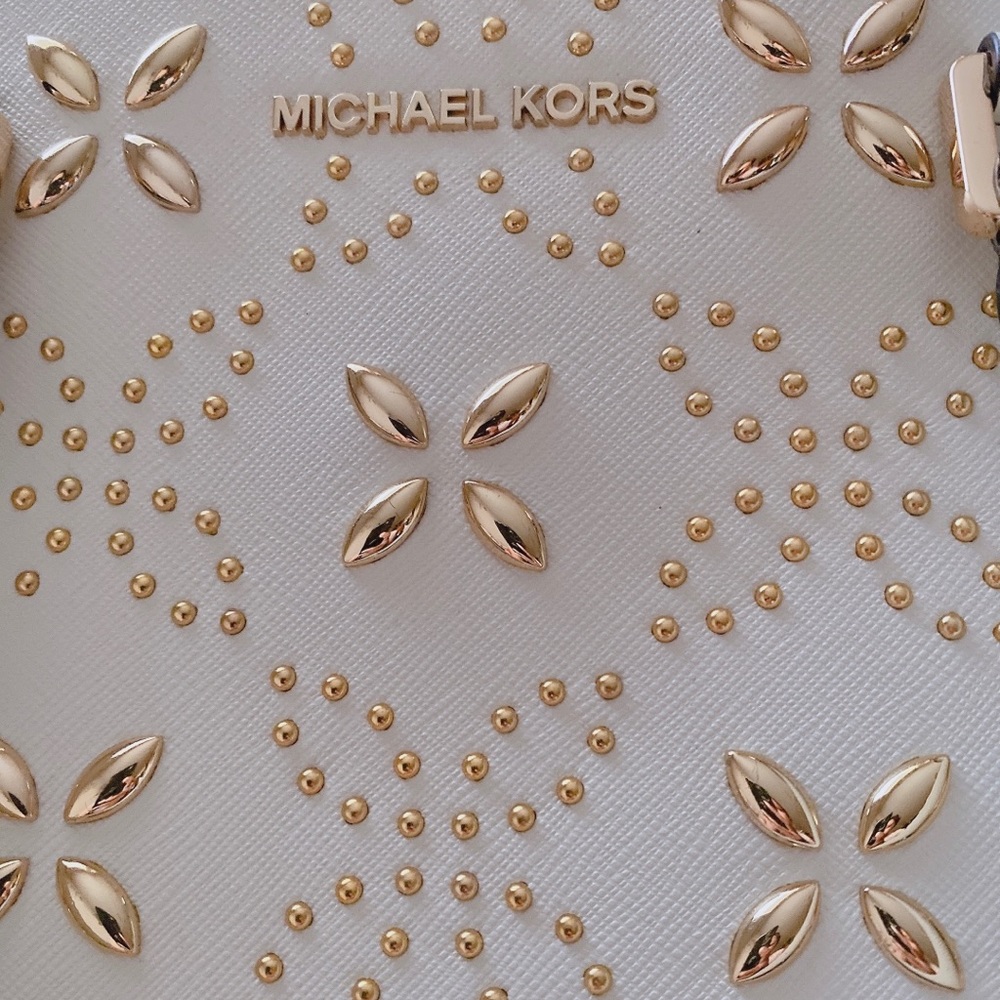 Handbags - Picture 3 of 4